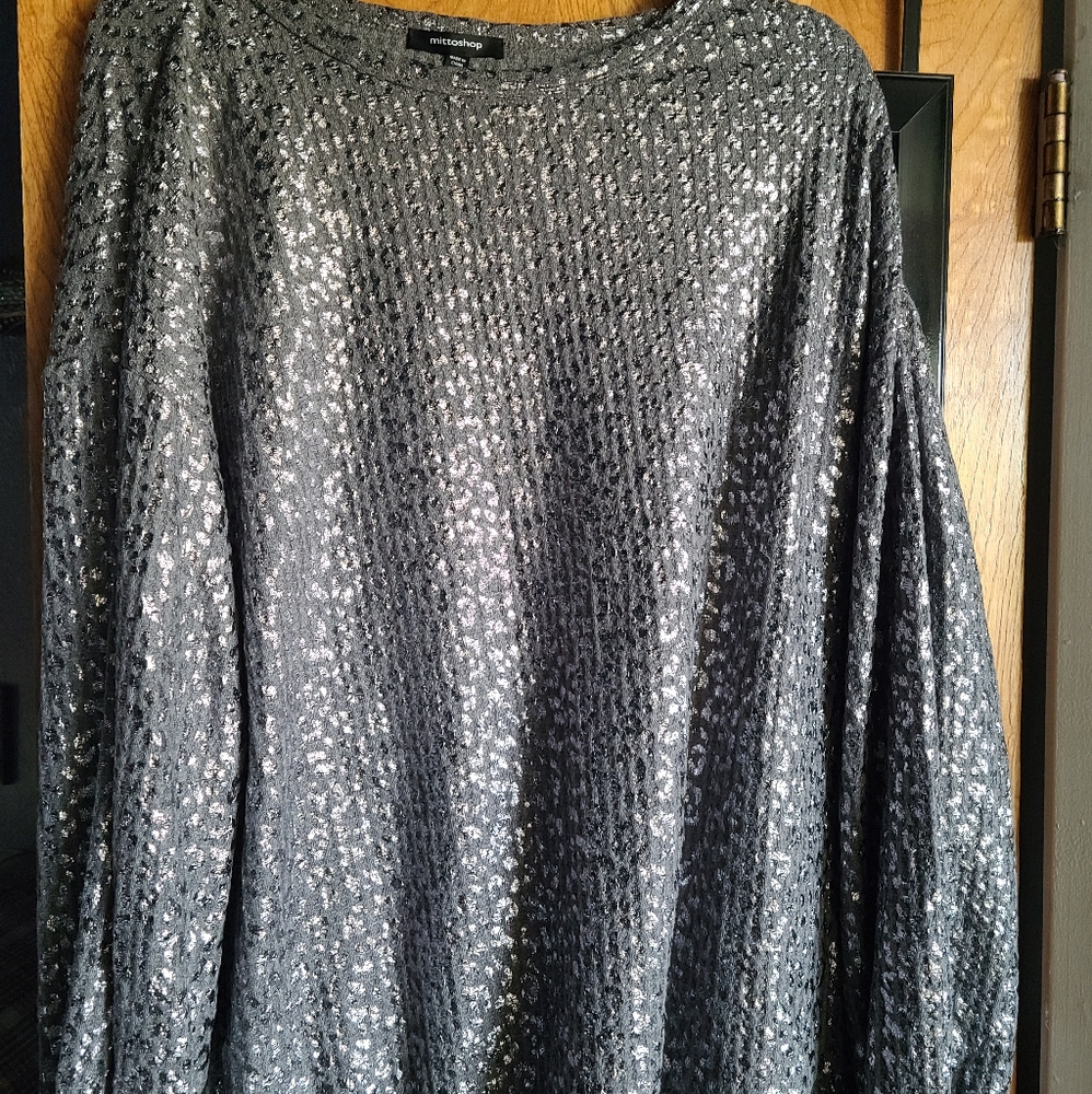 Gray with silver animal print top - Picture 6 of 6